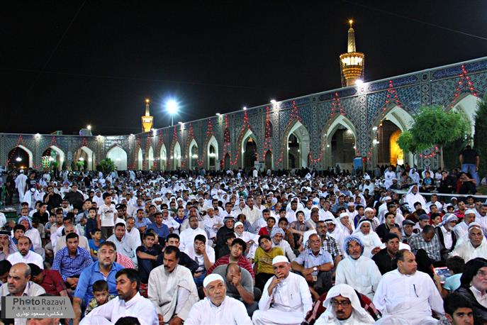 Daily answering to religious questions for non-Iranian pilgrims at Razavi shrine 
